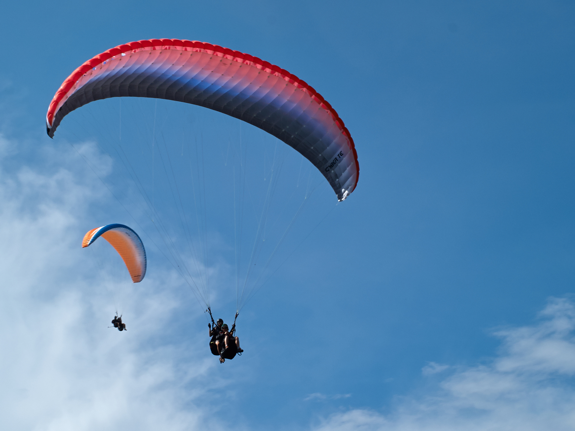 Tandem paragliding je res primeren za adrenalinsko vzdušje
