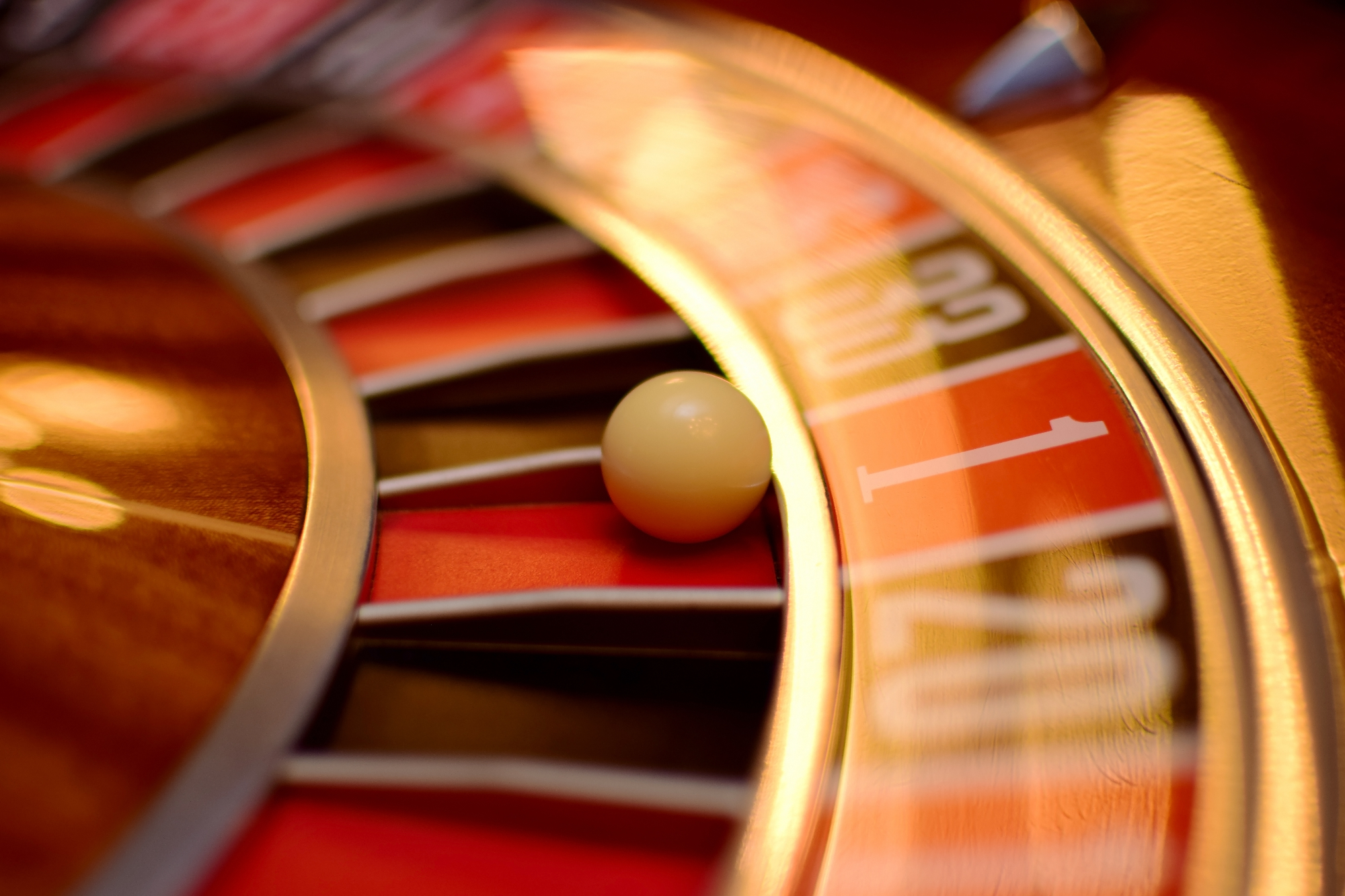 Lahek zaslužek denarja z igrami na srečo